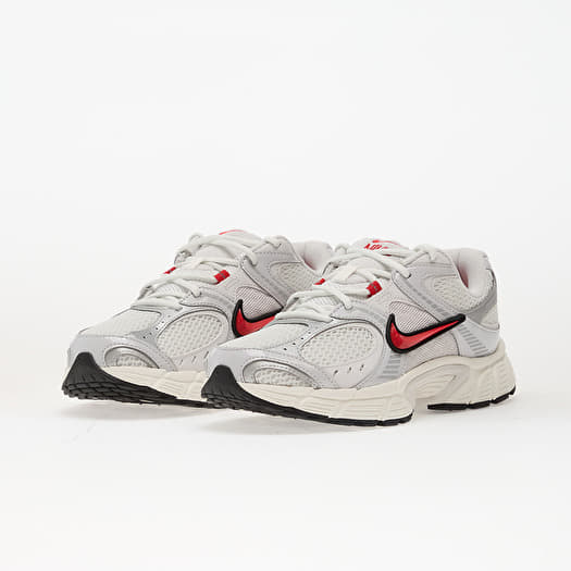 Nike V5 Rnr Summit White/ Fire Red-Platinum Tint | Footshop