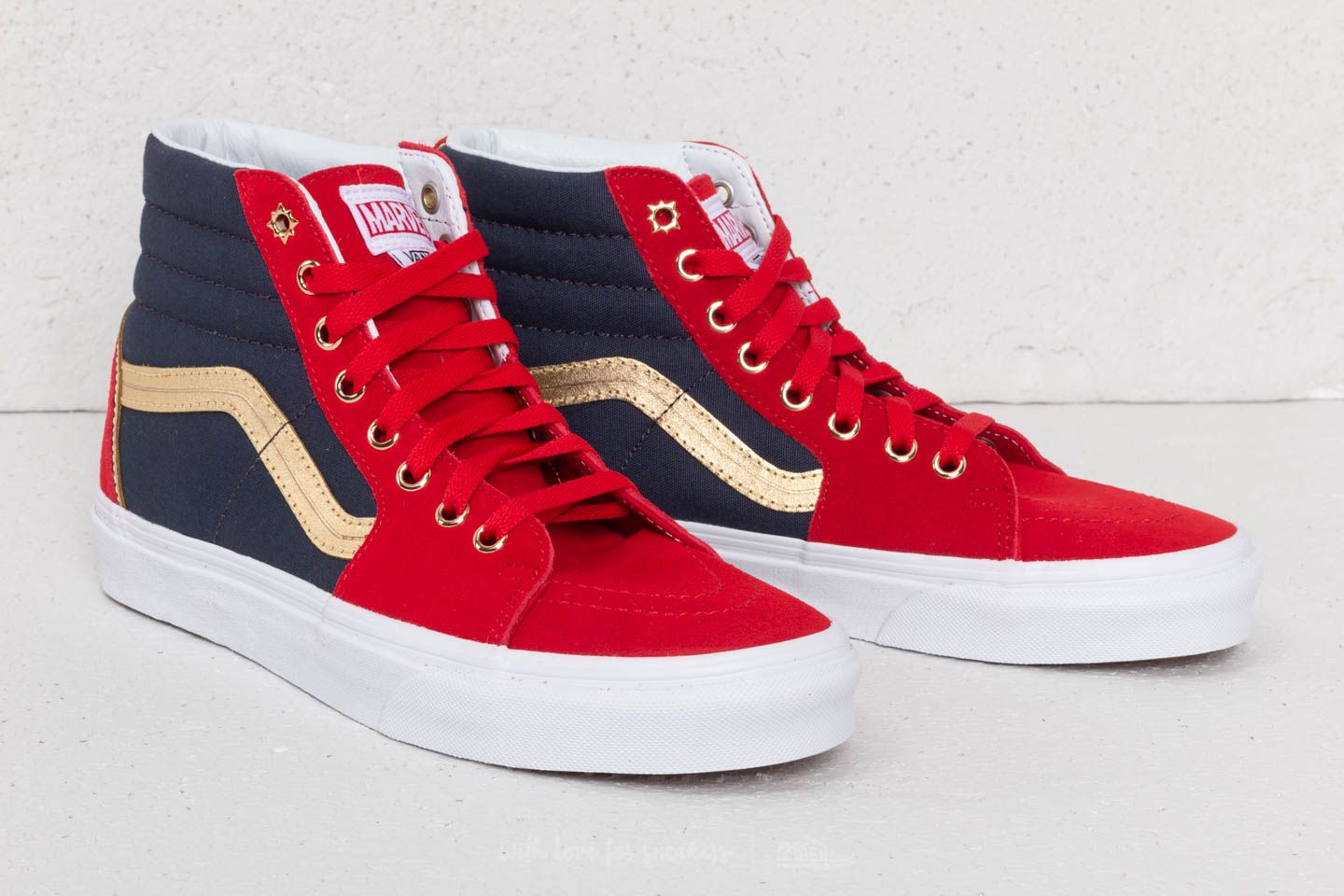 Chaussures et baskets homme Vans SK8 Hi Marvel Captain Marvel True White Footshop
