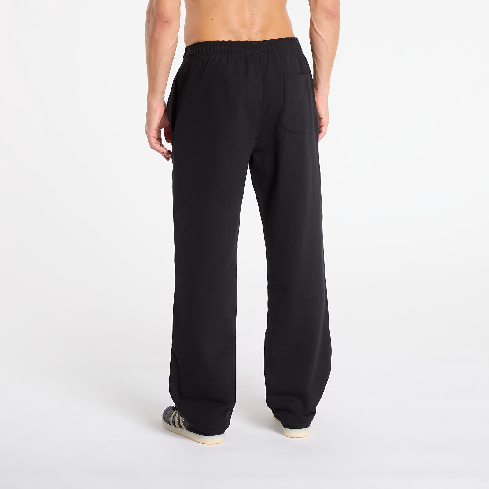 Meeste dressipüksid PLEASURES Pipe Sweatpants Black