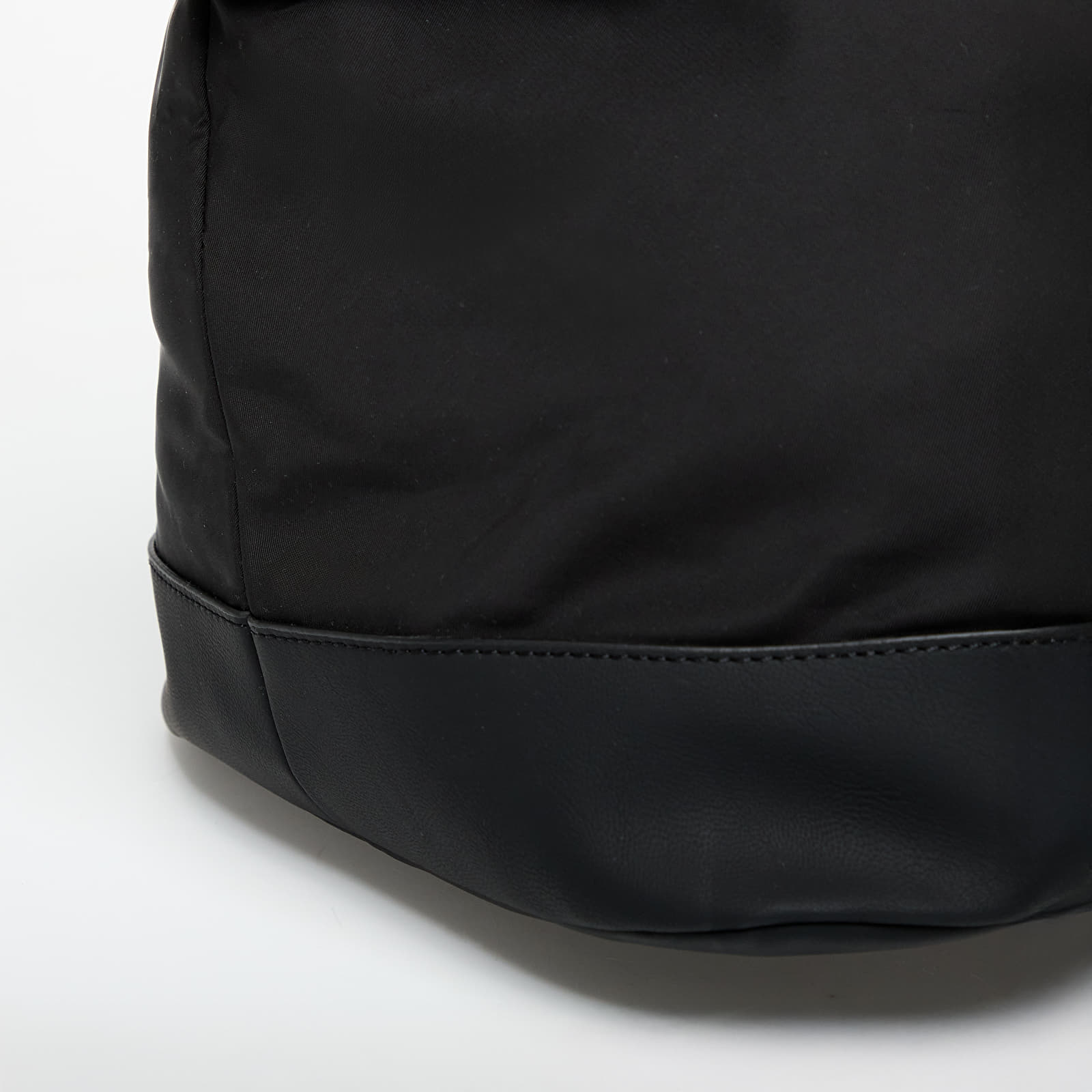 Crossbody bags REPRESENT Oversized Nylon Carry Bag Black