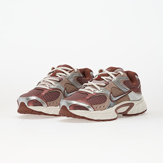Жіноче взуття Nike V5 Rnr Smokey Mauve/ Metallic Silver-Red Sepia