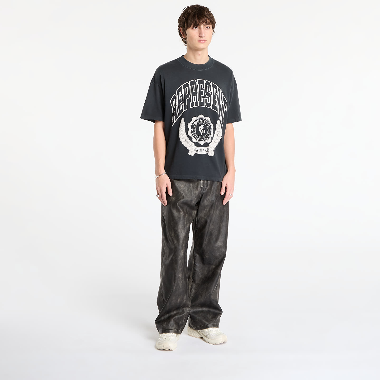 Тениски REPRESENT Legacy Crest T-Shirt Stained Black
