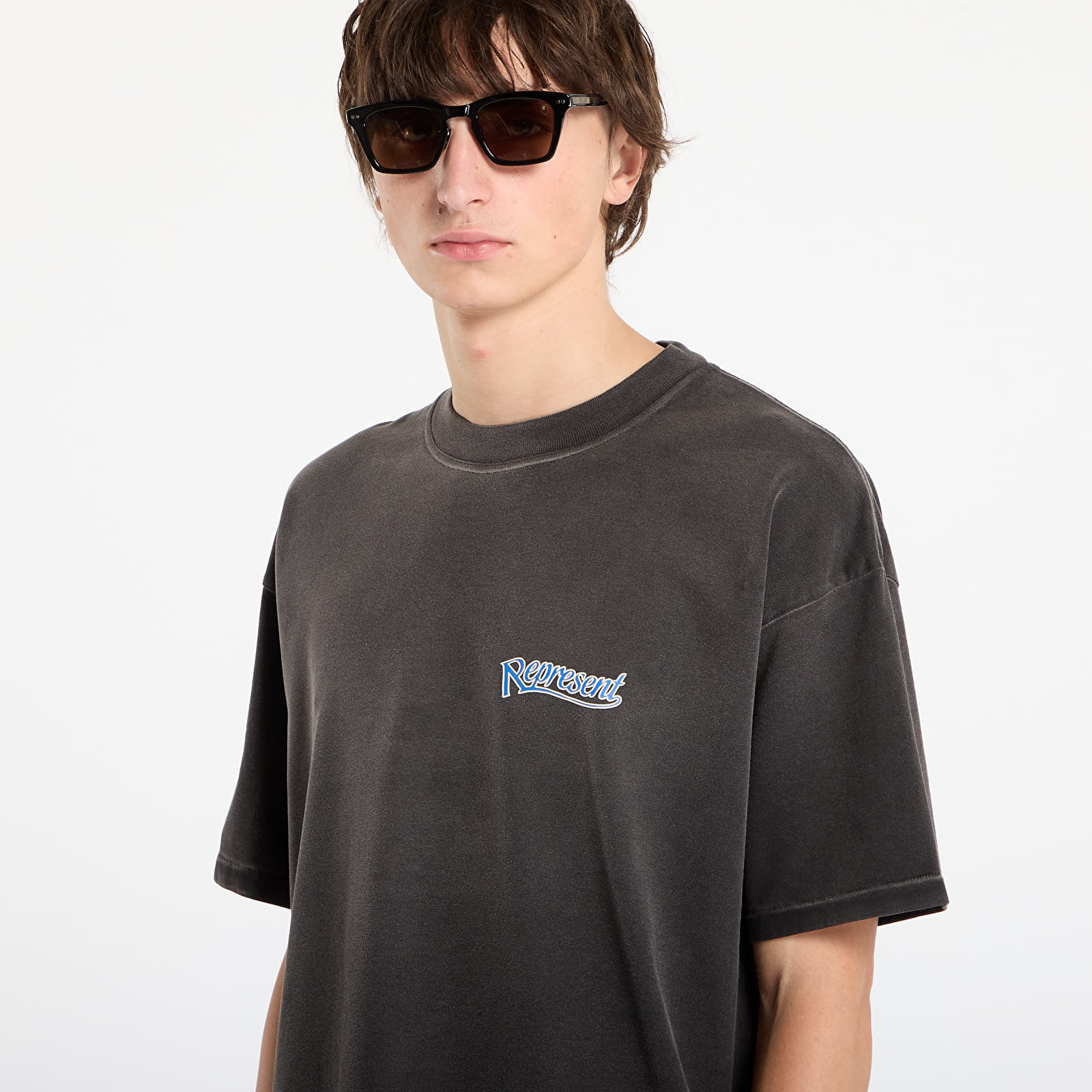 Тениски REPRESENT Showcasing T-Shirt Stained Black