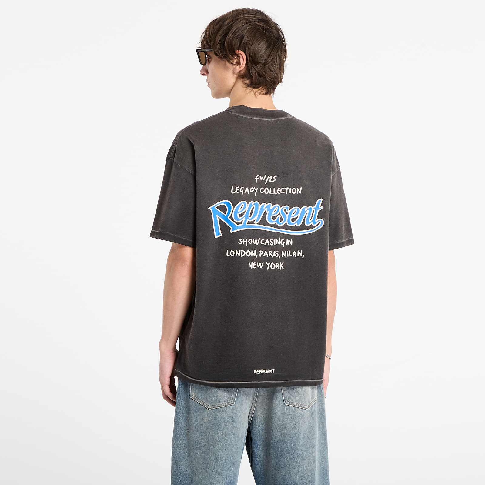 Тениски REPRESENT Showcasing T-Shirt Stained Black