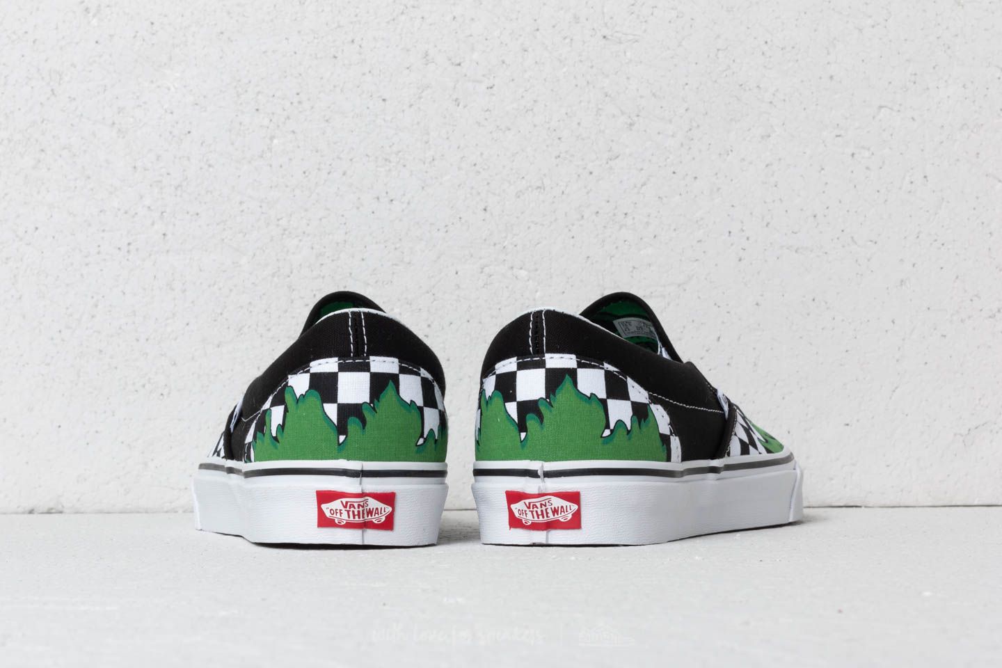 Men s shoes Vans Classic Slip On Marvel Hulk Checkerboar Footshop