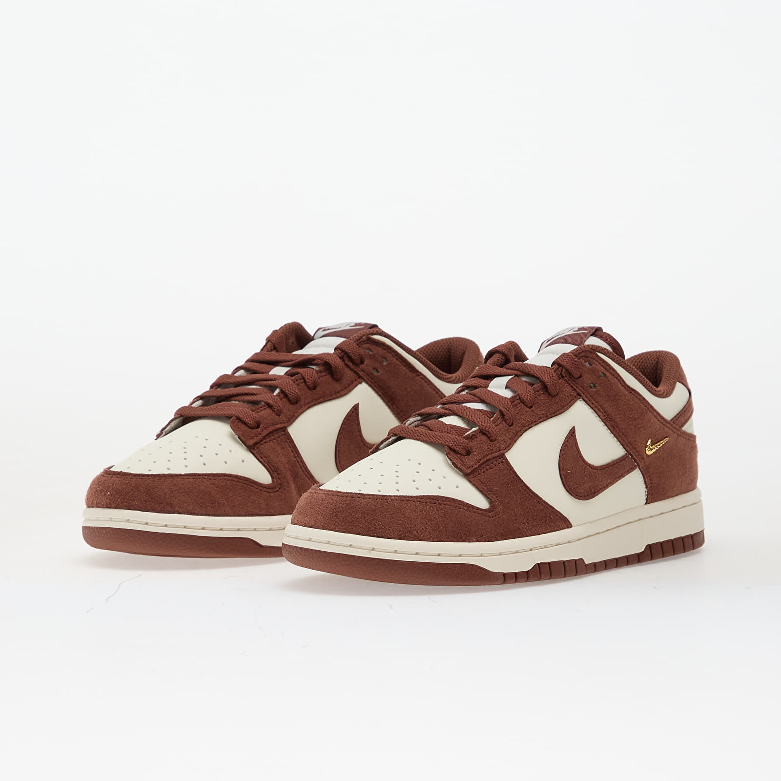 Sapatos de mulher Nike Wmns Dunk Low Sail/ Red Sepia-Metallic Gold