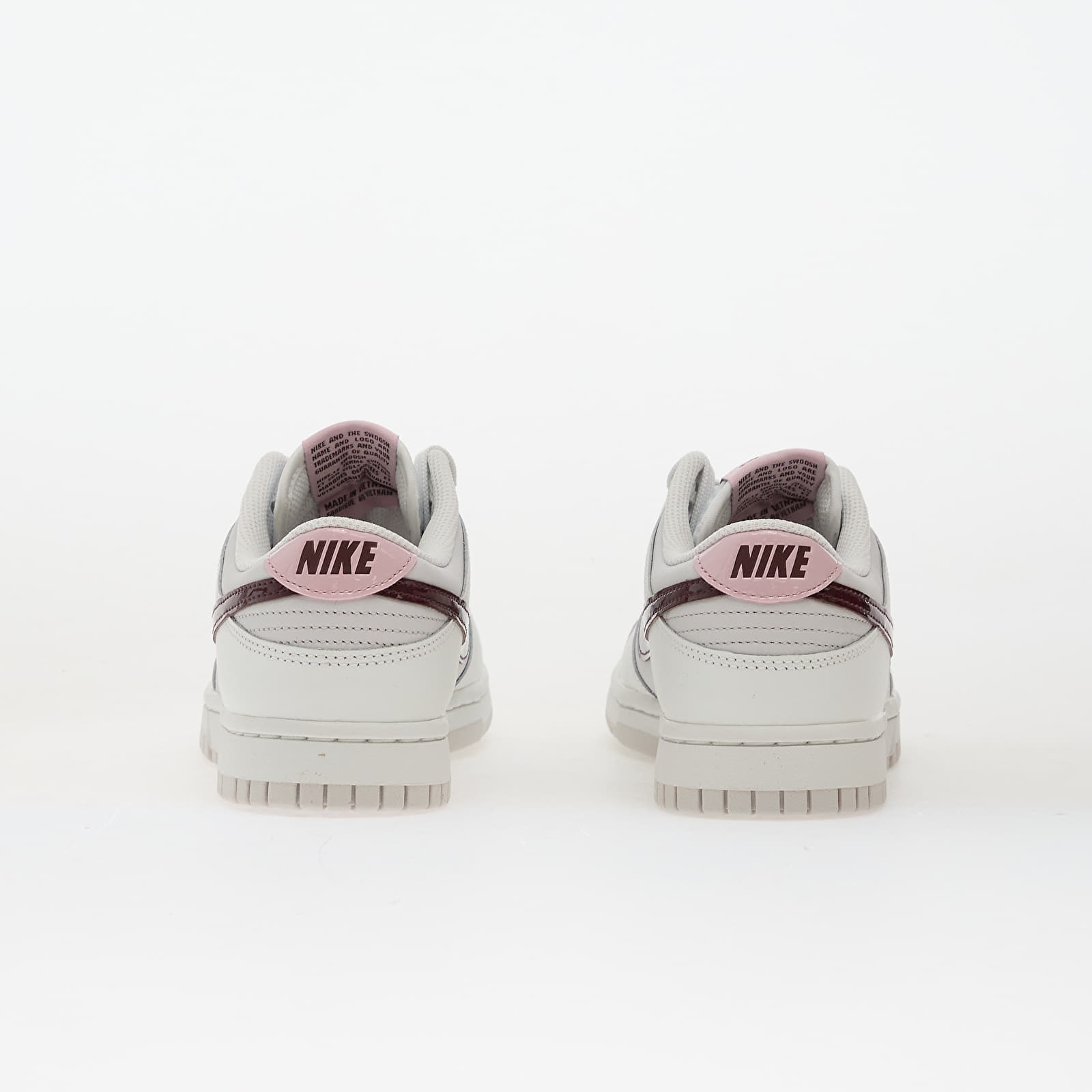 Дамски кецове и обувки Nike W Dunk Low Summit White/ Plum Chalk-Vast Grey