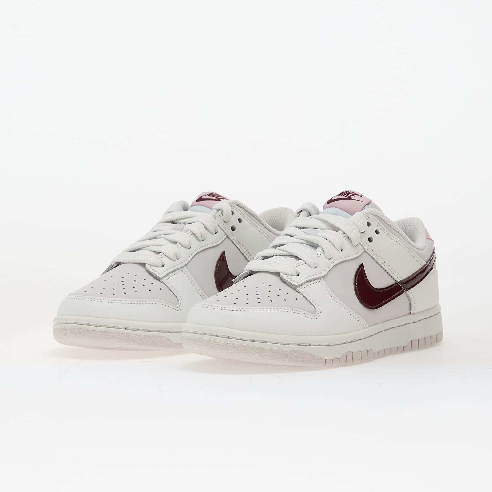 Дамски кецове и обувки Nike W Dunk Low Summit White/ Plum Chalk-Vast Grey
