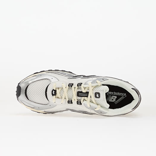 New Balance 204L Silver Metallic | Footshop