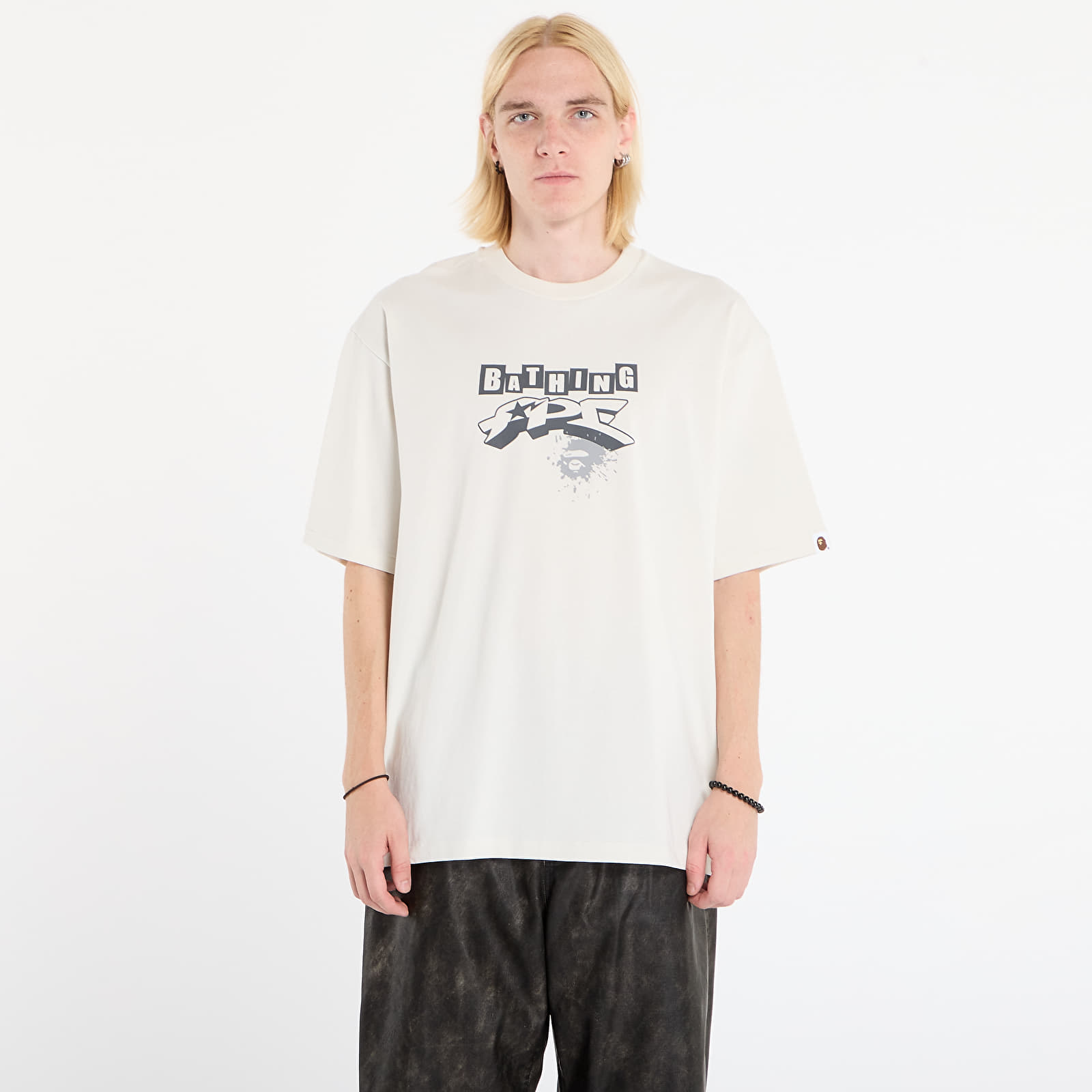 Koszulki A BATHING APE Graffiti Bape Logo Relaxed Fit Tee 1 Ivory
