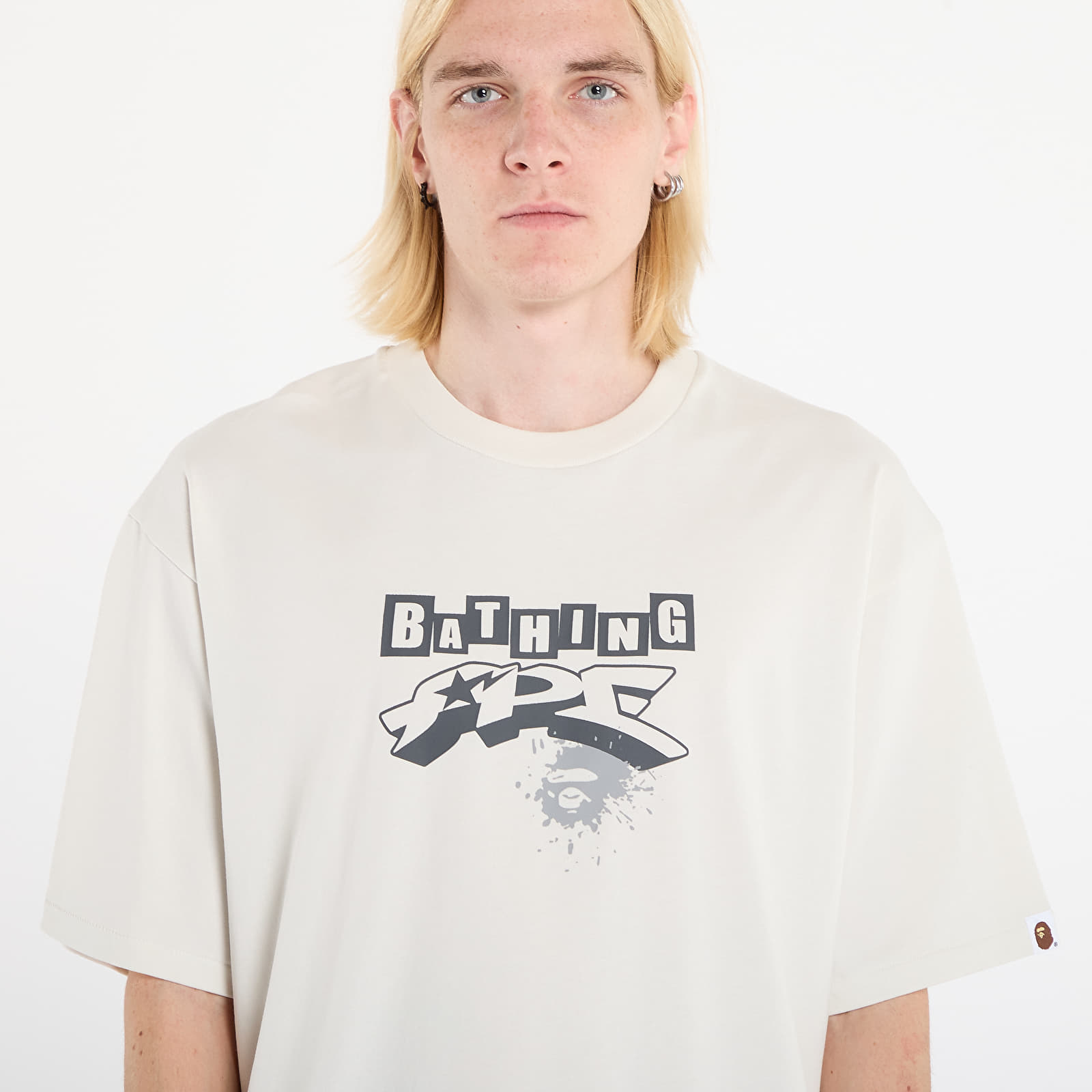 Koszulki A BATHING APE Graffiti Bape Logo Relaxed Fit Tee 1 Ivory