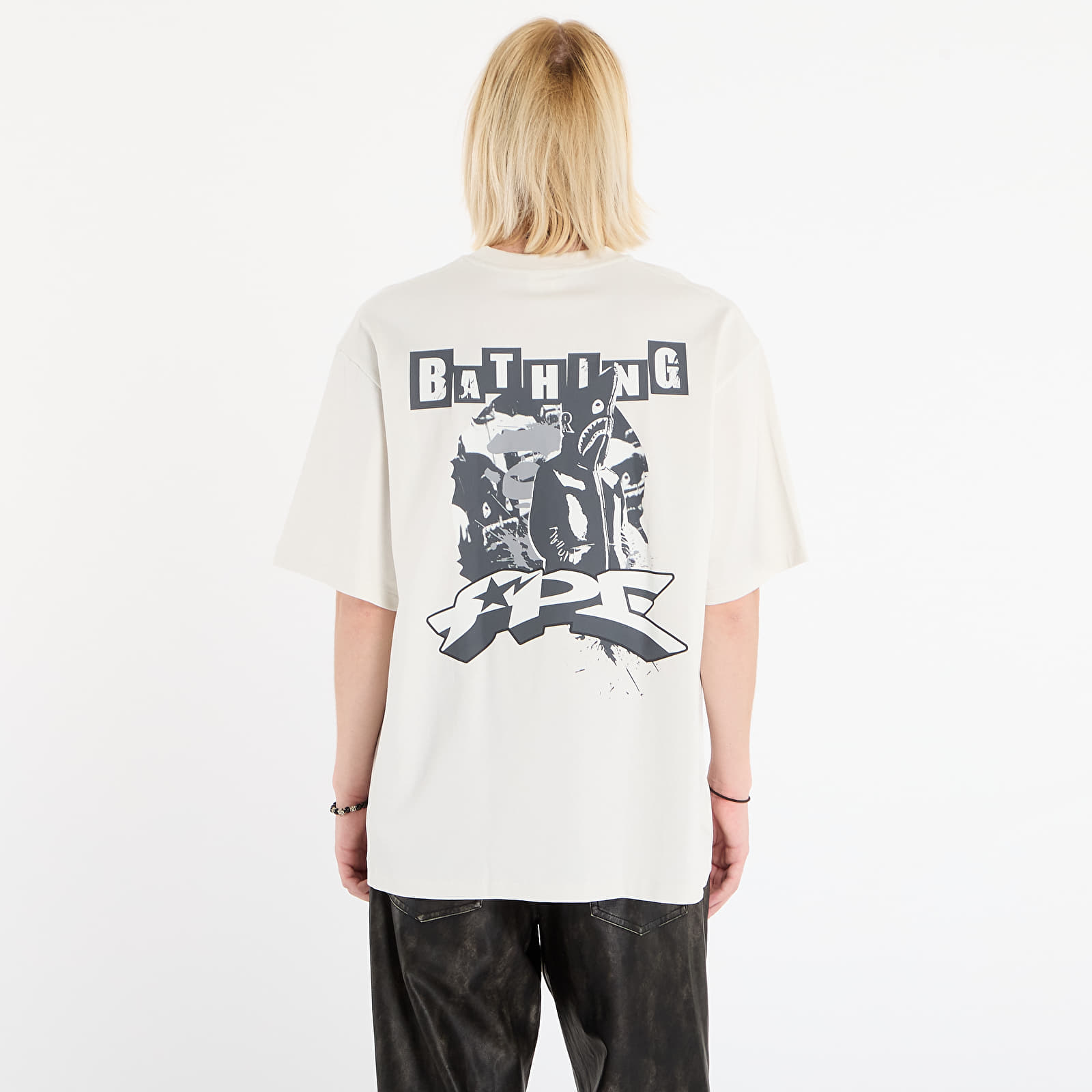 Koszulki A BATHING APE Graffiti Bape Logo Relaxed Fit Tee 1 Ivory