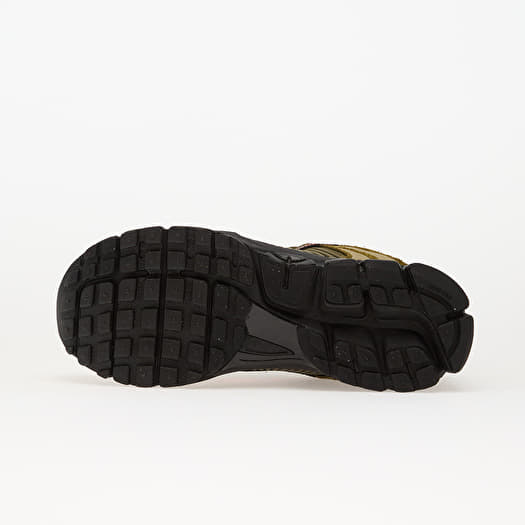 Чоловіче взуття Nike Zoom Vomero 5 Premium Olive Flak/ Picante Red