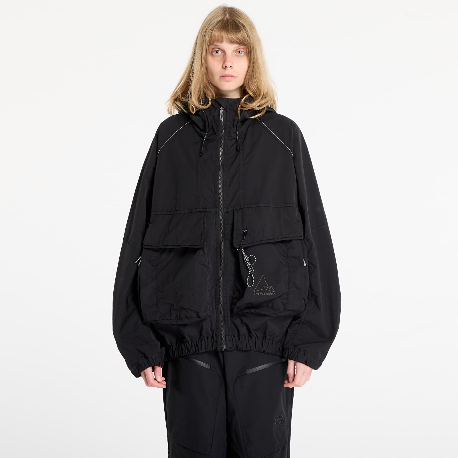 Meeste jakid ROA x And Wander Garment Dye Nylon Hooded Jacket UNISEX Black