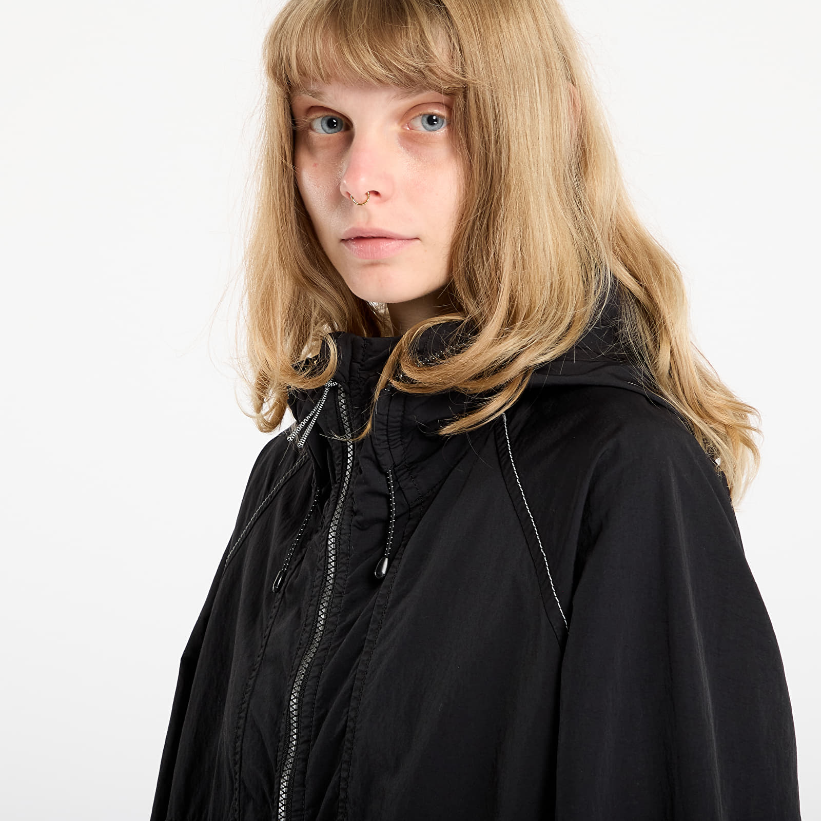 Meeste jakid ROA x And Wander Garment Dye Nylon Hooded Jacket UNISEX Black