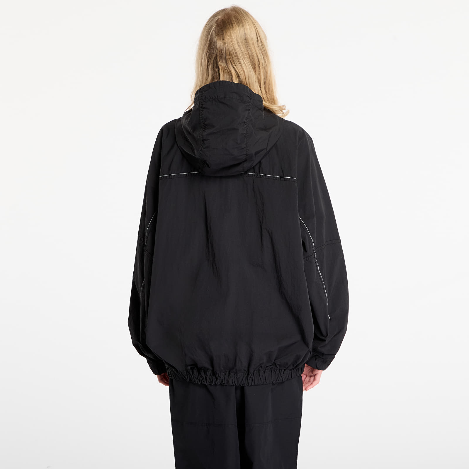 Meeste jakid ROA x And Wander Garment Dye Nylon Hooded Jacket UNISEX Black