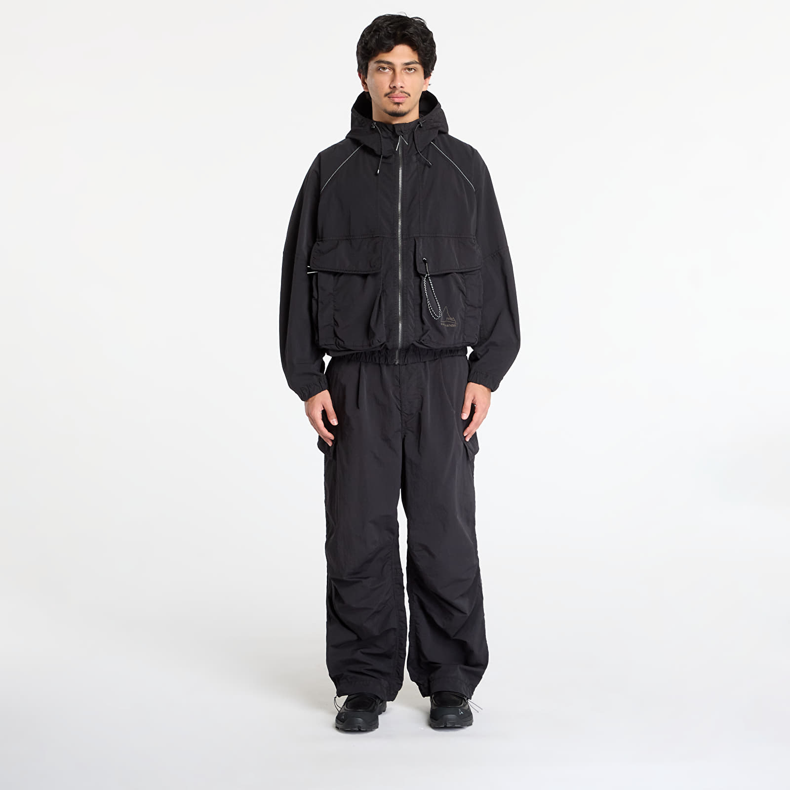 Meeste jakid ROA x And Wander Garment Dye Nylon Hooded Jacket UNISEX Black