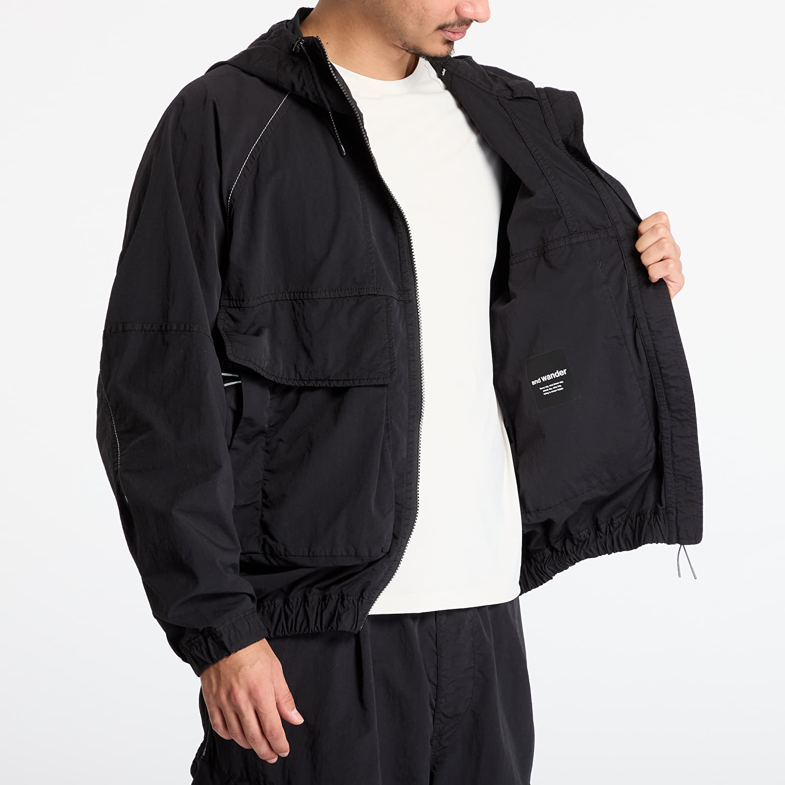 Meeste jakid ROA x And Wander Garment Dye Nylon Hooded Jacket UNISEX Black