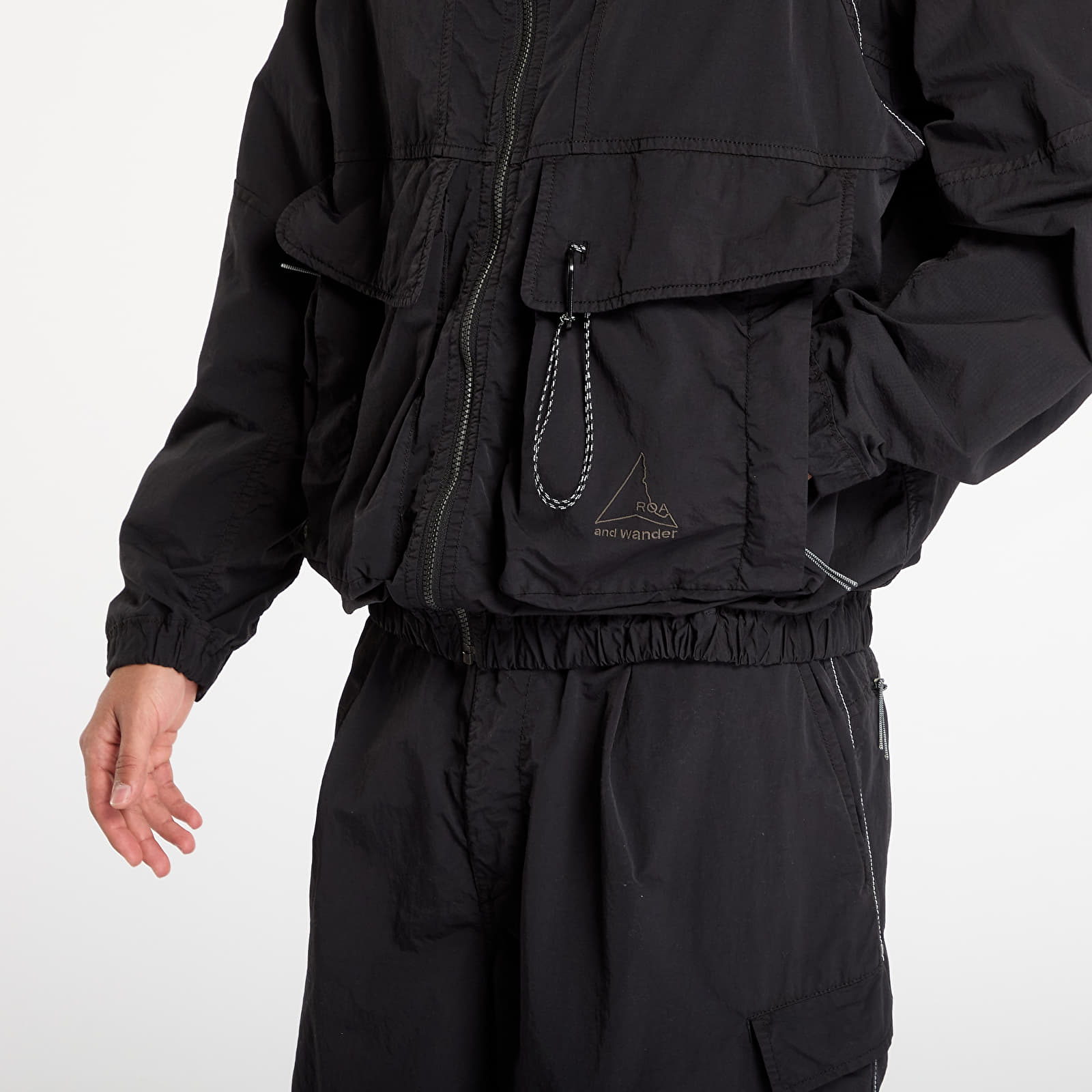 Meeste jakid ROA x And Wander Garment Dye Nylon Hooded Jacket UNISEX Black