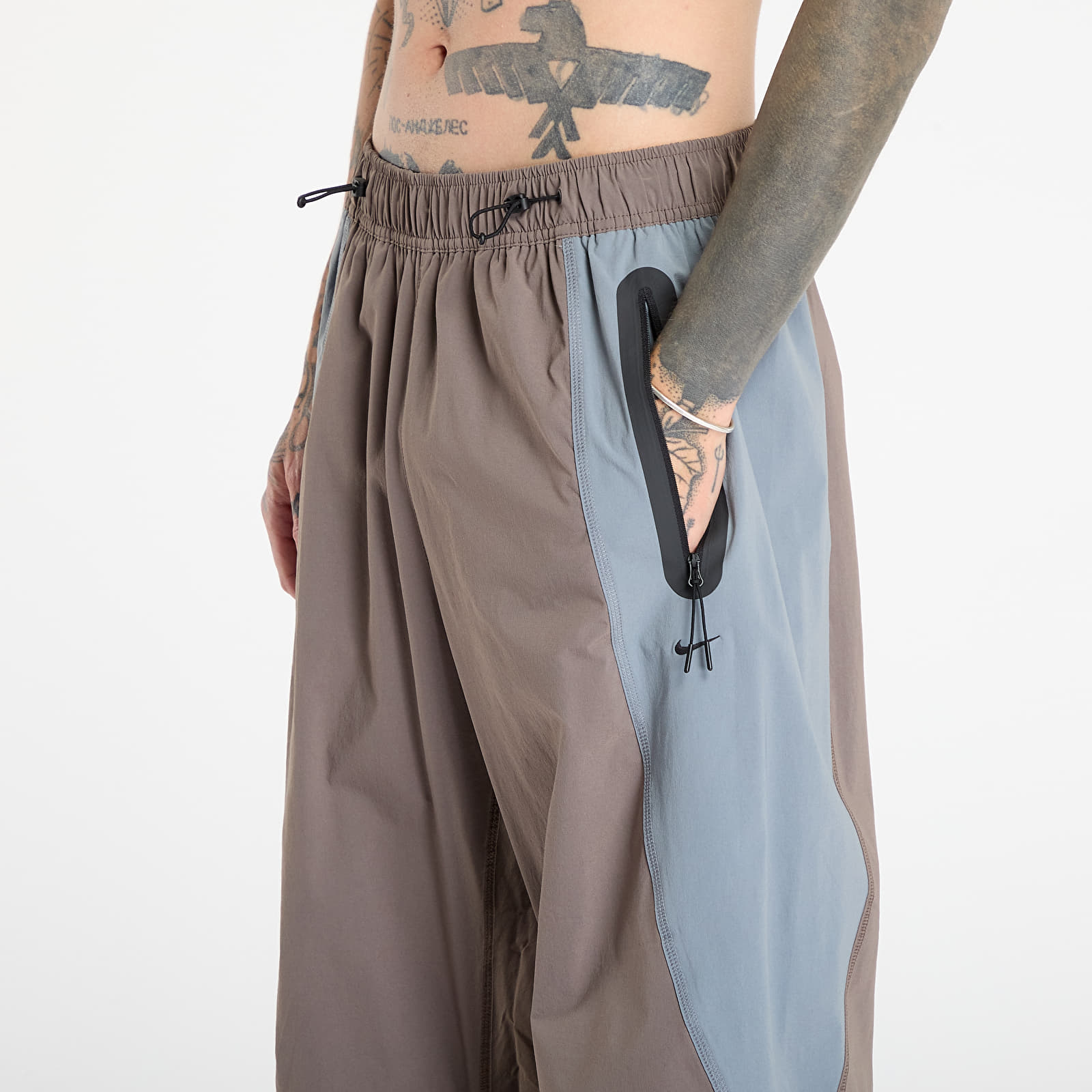 Püksid Nike Tech Men's Dri-FIT Woven Color-Block Oversized Pants Cave Stone/ Cool Grey/ Black
