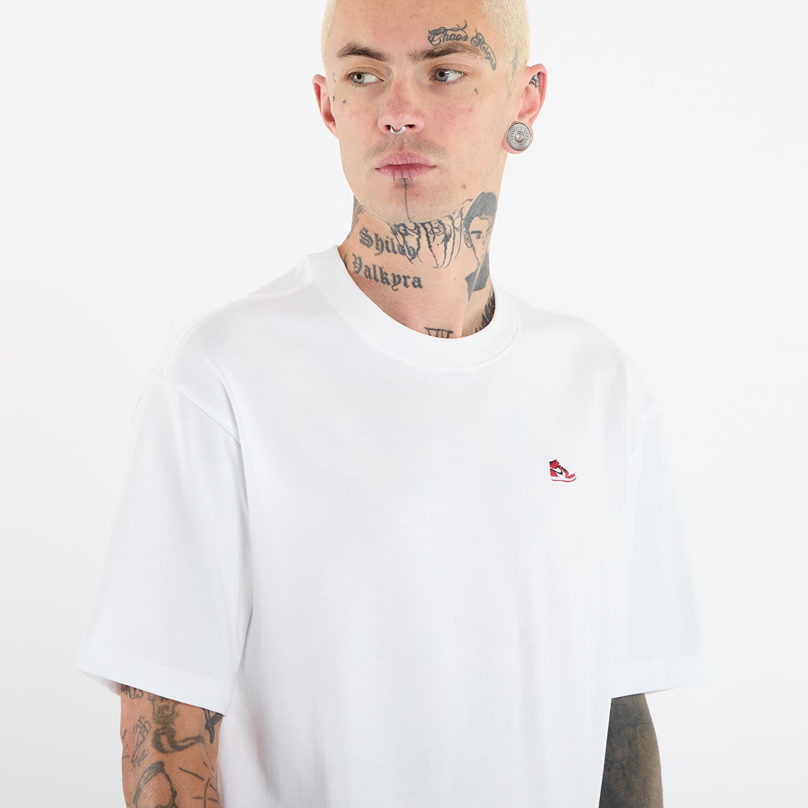 T-skjorter Jordan Brand Men's Sneaker Patch T-Shirt White/ Varsity Red