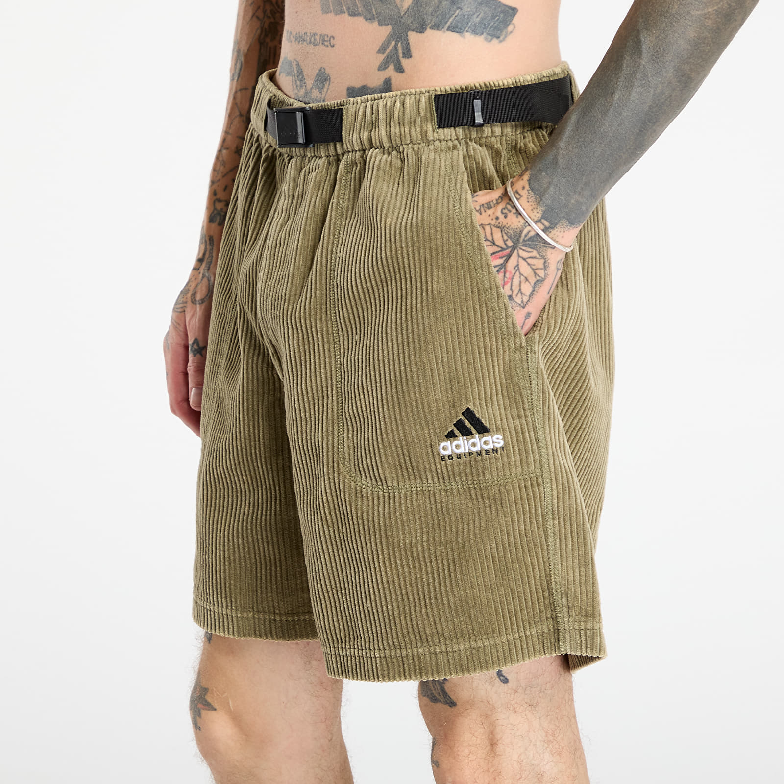 Shorts - Männer adidas Equipment Corduroy Shorts Focus Olive