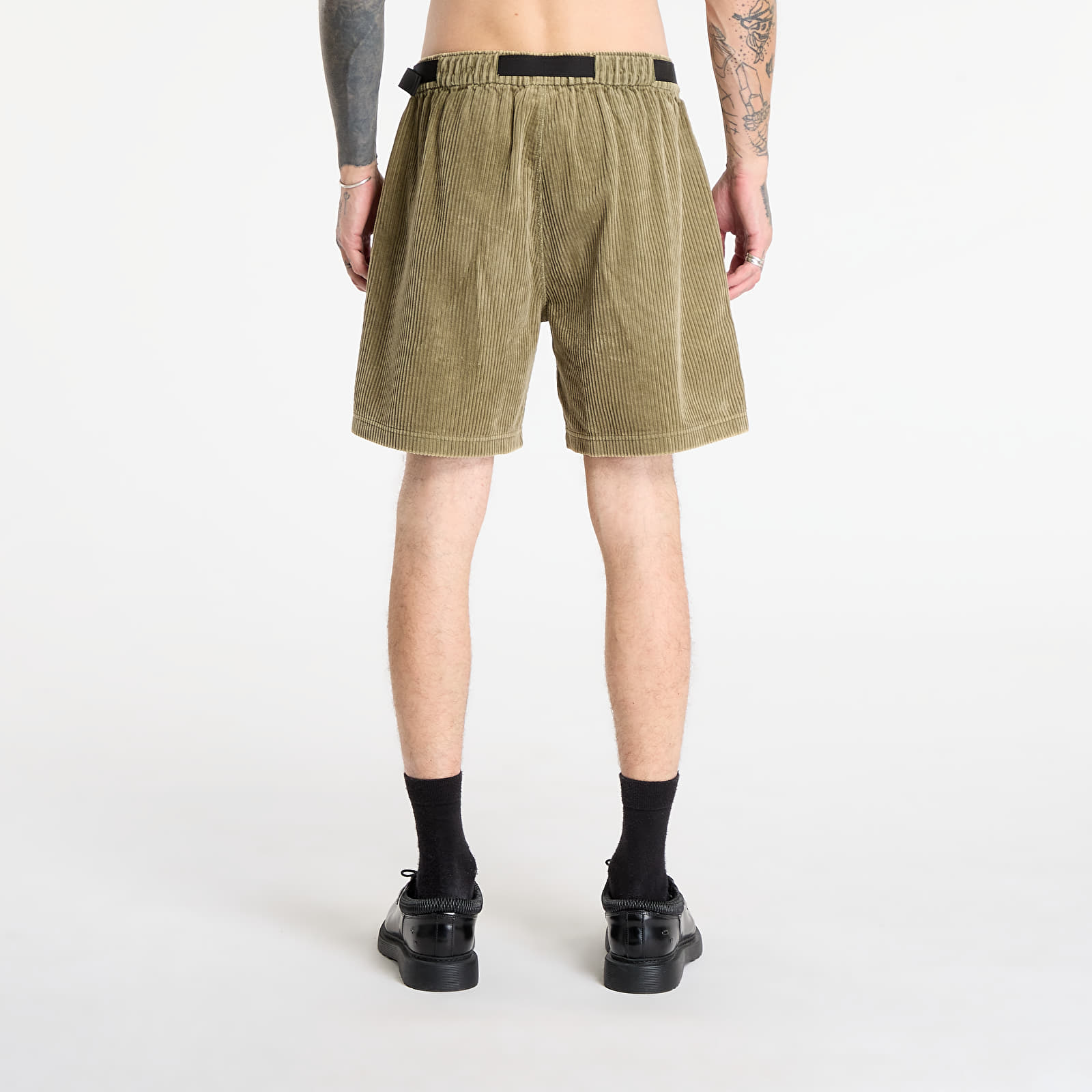 Shorts - Männer adidas Equipment Corduroy Shorts Focus Olive