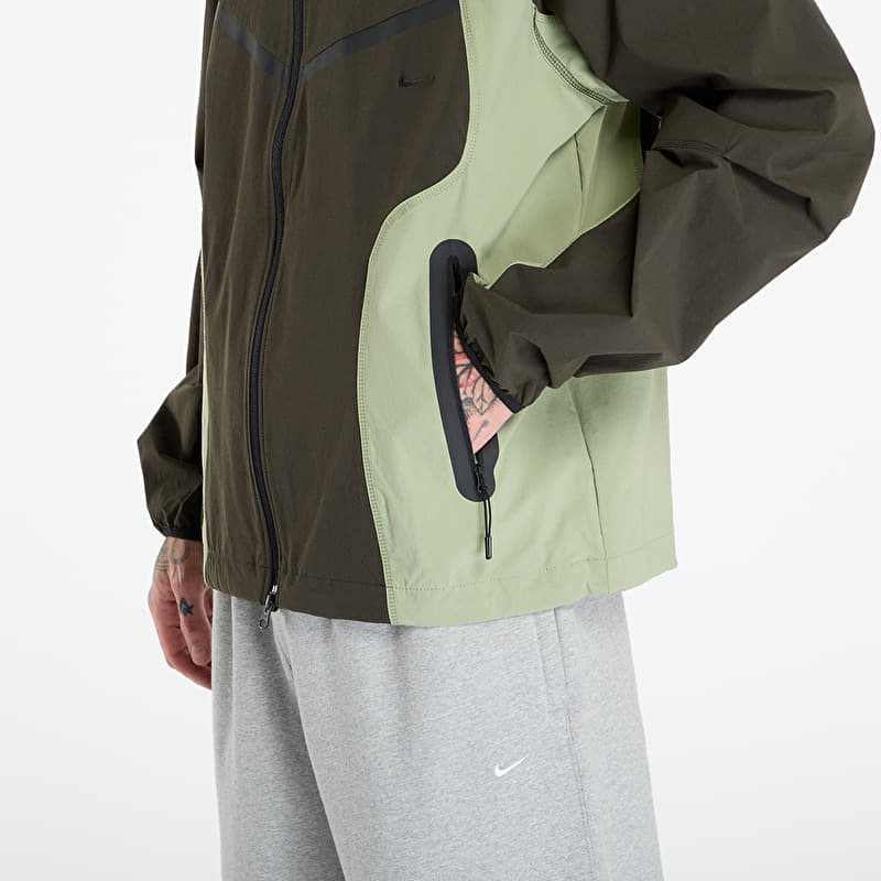 Куртки Nike Tech Men's Dri-FIT Woven Color-Block Windrunner Loose