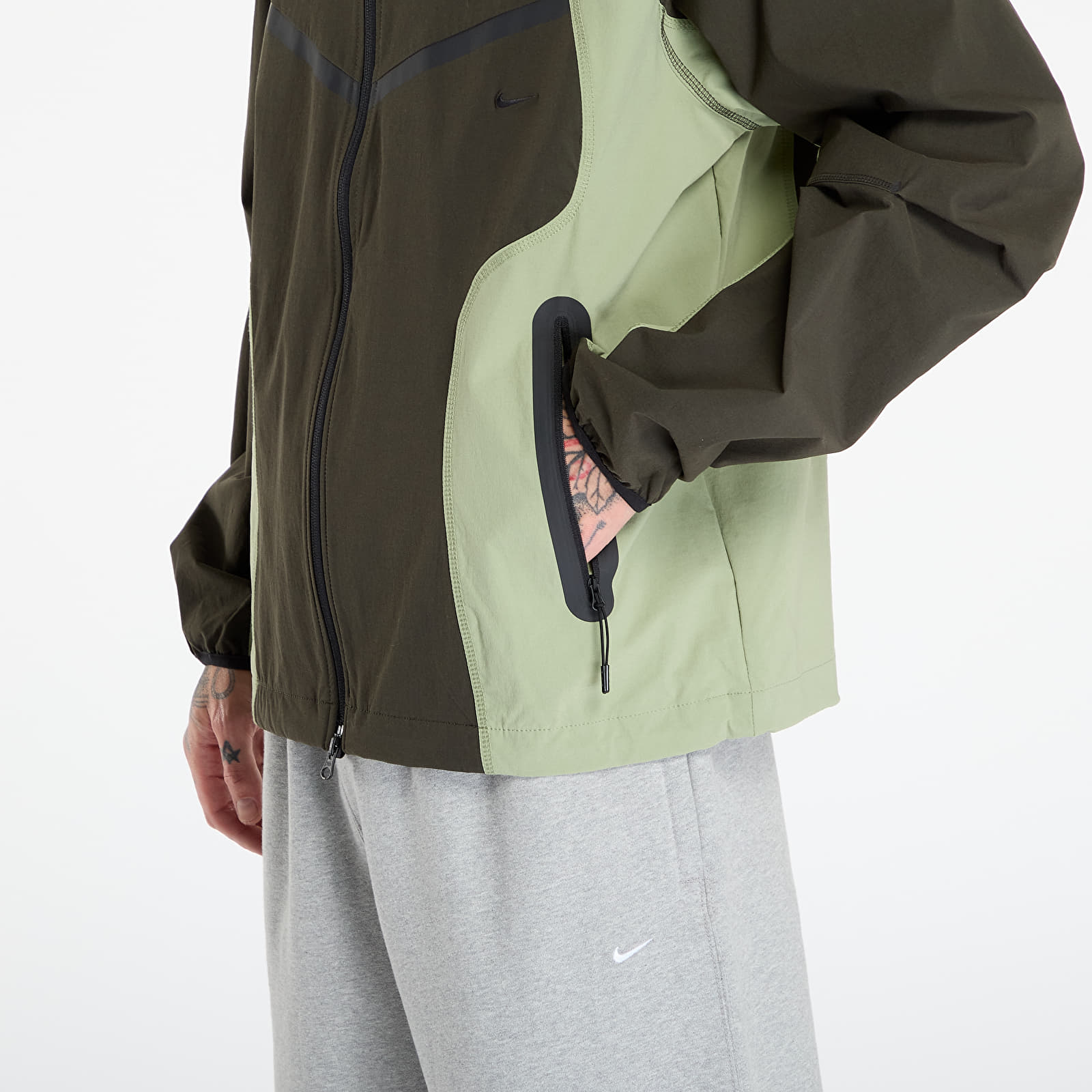 Jacken Nike Tech Men's Dri-FIT Woven Color-Block Windrunner Loose Jacket Sequoia/ Oil Green/ Black