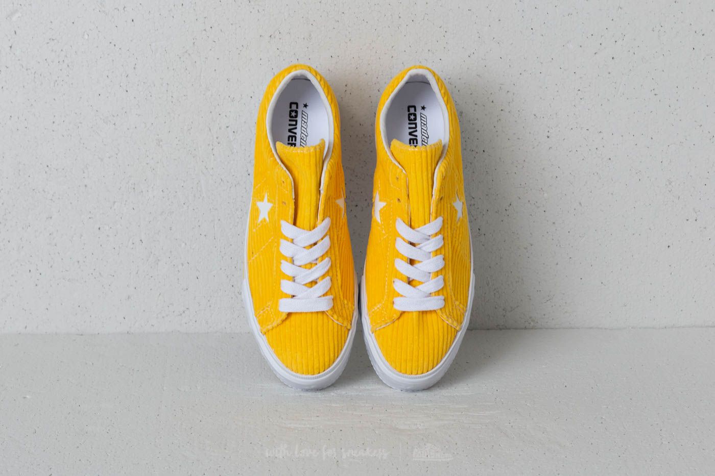 Converse one shop star yellow corduroy