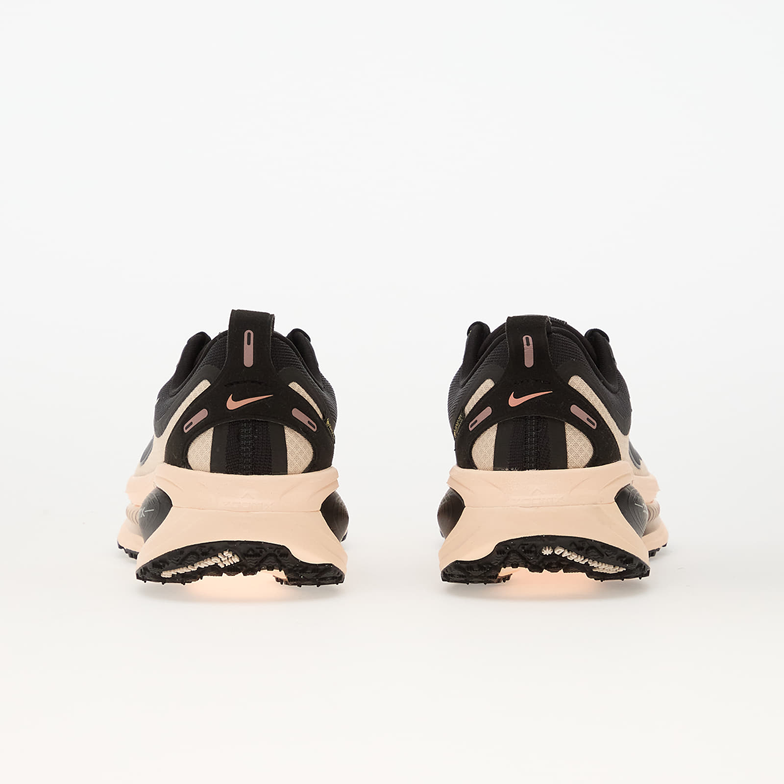 Dámské tenisky a boty Nike Vomero 18 Gore-Tex Black/ Black-Crimson Tint-Black
