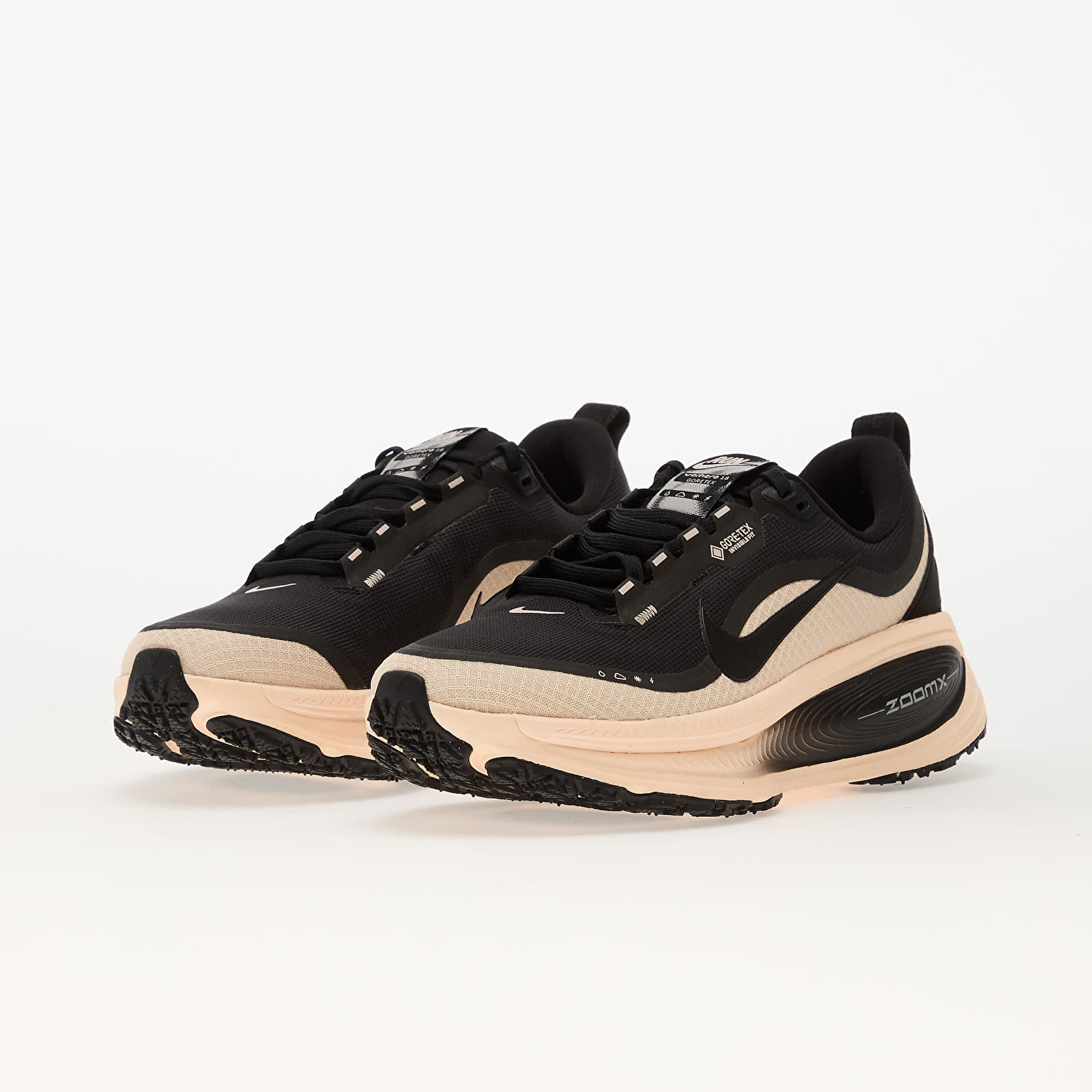 Dámské tenisky a boty Nike Vomero 18 Gore-Tex Black/ Black-Crimson Tint-Black