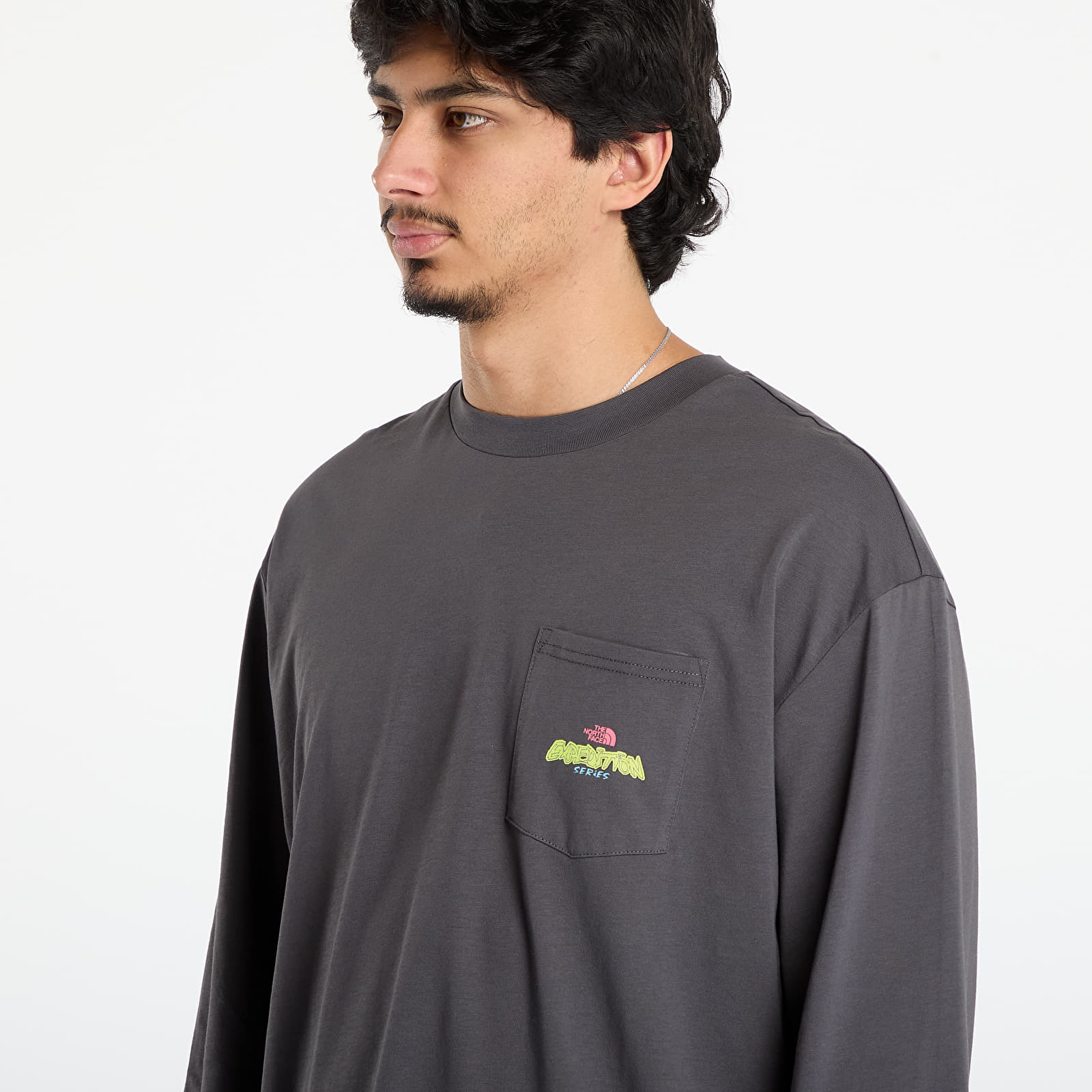 Trička The North Face Expedition Celebration Oversized L/S Tee Anthracite Grey