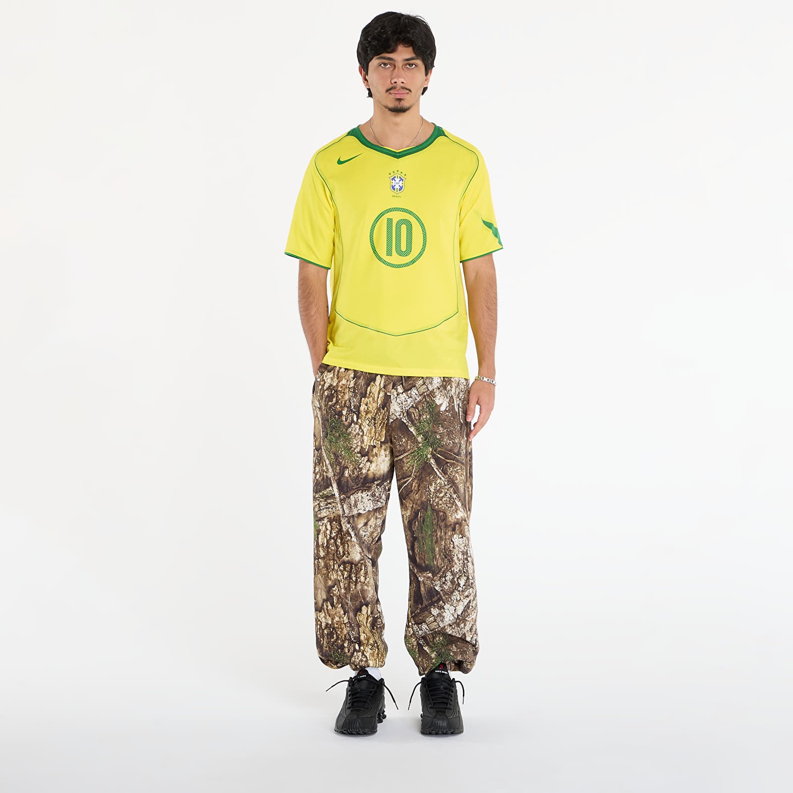 Men's jerseys Nike Men's Ronaldinho Brazil 2004 Total 90 Reissue Soccer Replica Jersey Opti Yellow/ Apple Green/ Apple Green