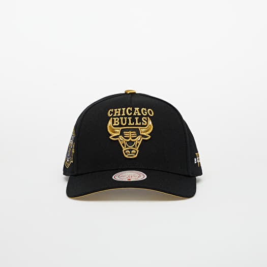 Kšiltovka Mitchell & Ness NBA Core Vi Pro Snapback Bulls Black/ Gold