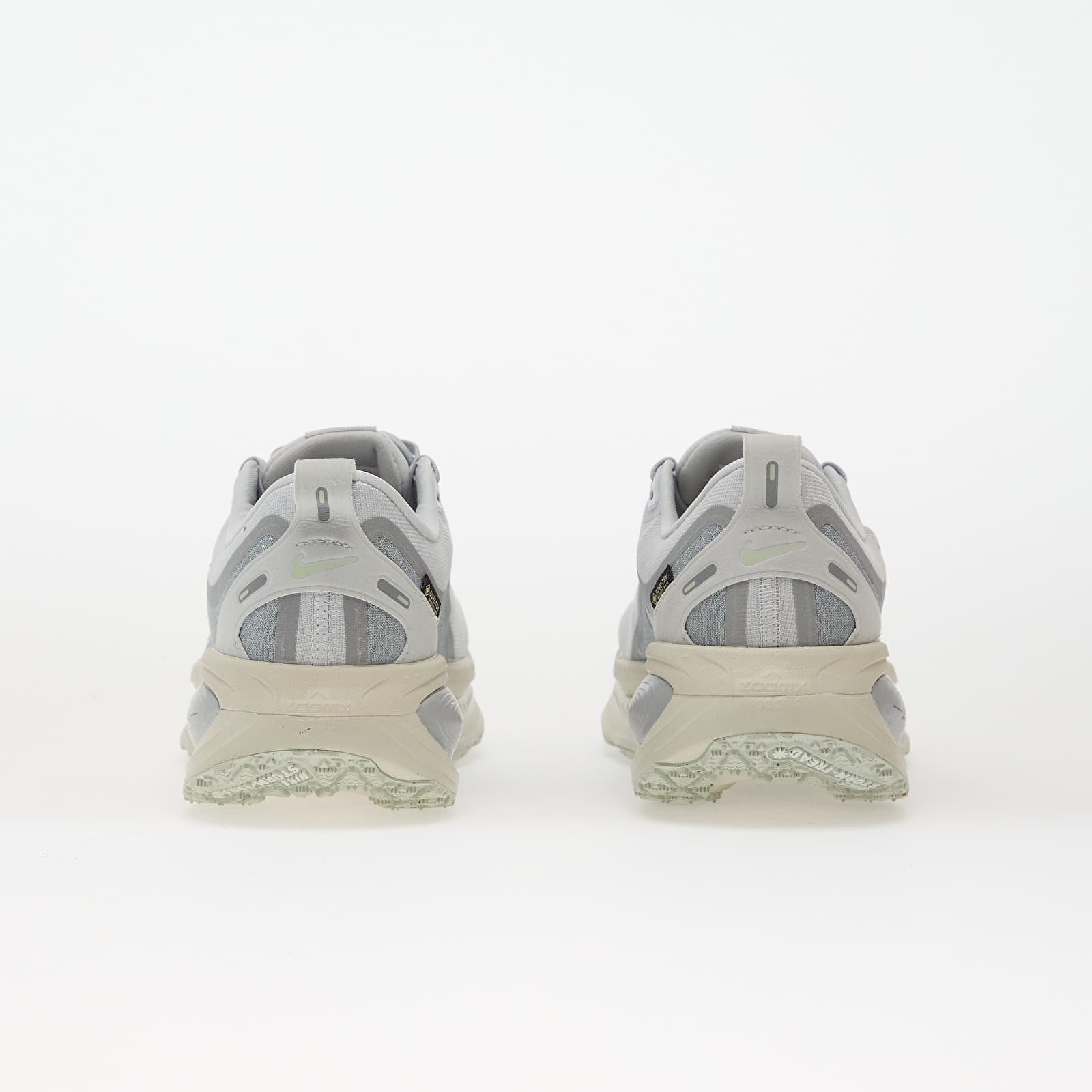 Pánské tenisky a boty Nike Vomero 18 Gore-Tex Pure Platinum/ Metallic Silver