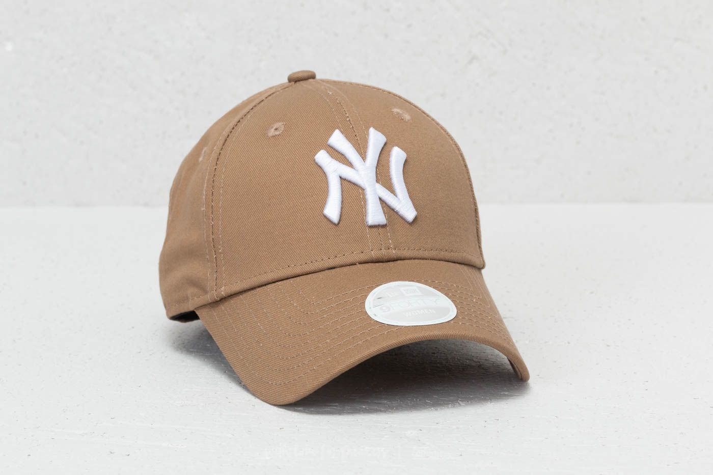 Caps New Era 9Forty Women MLB League Essential New York Yankees Cap Latte/ White