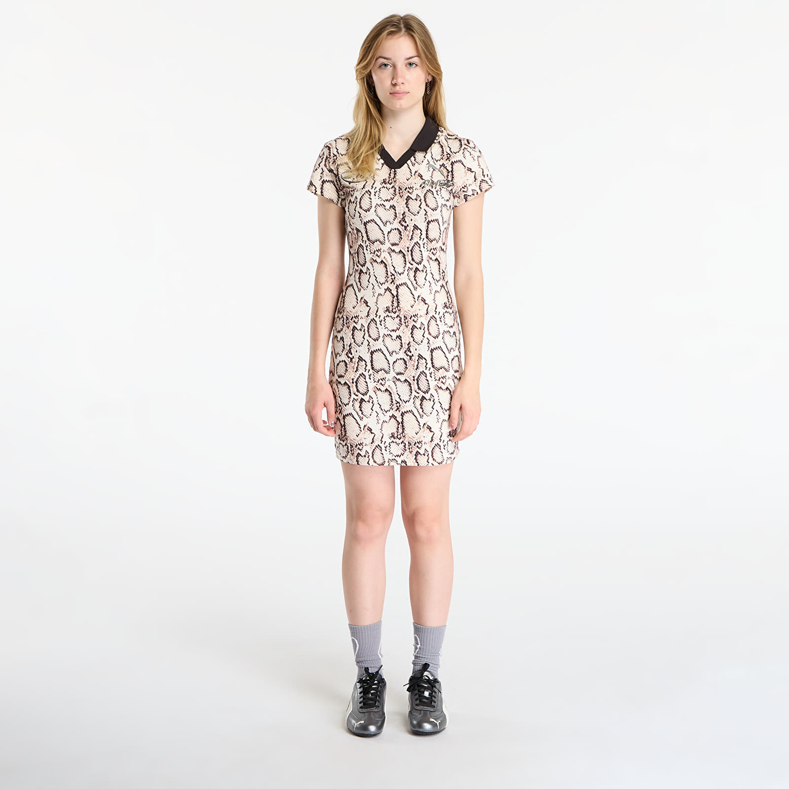 Kjole PUMA x A$AP ROCKY Snakeskin Futbol Dress Frosted Ivory/ AOP