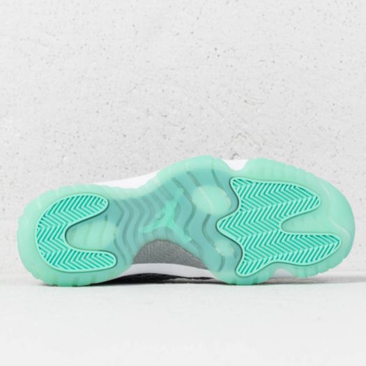jordan future low wolf grey emerald rise