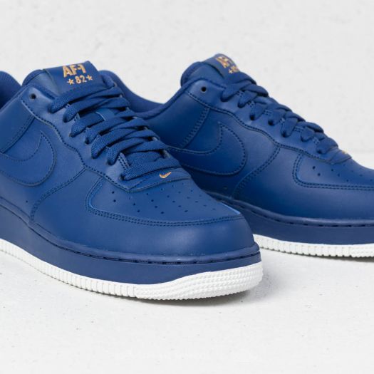 Royal blue cheap sneakers nike