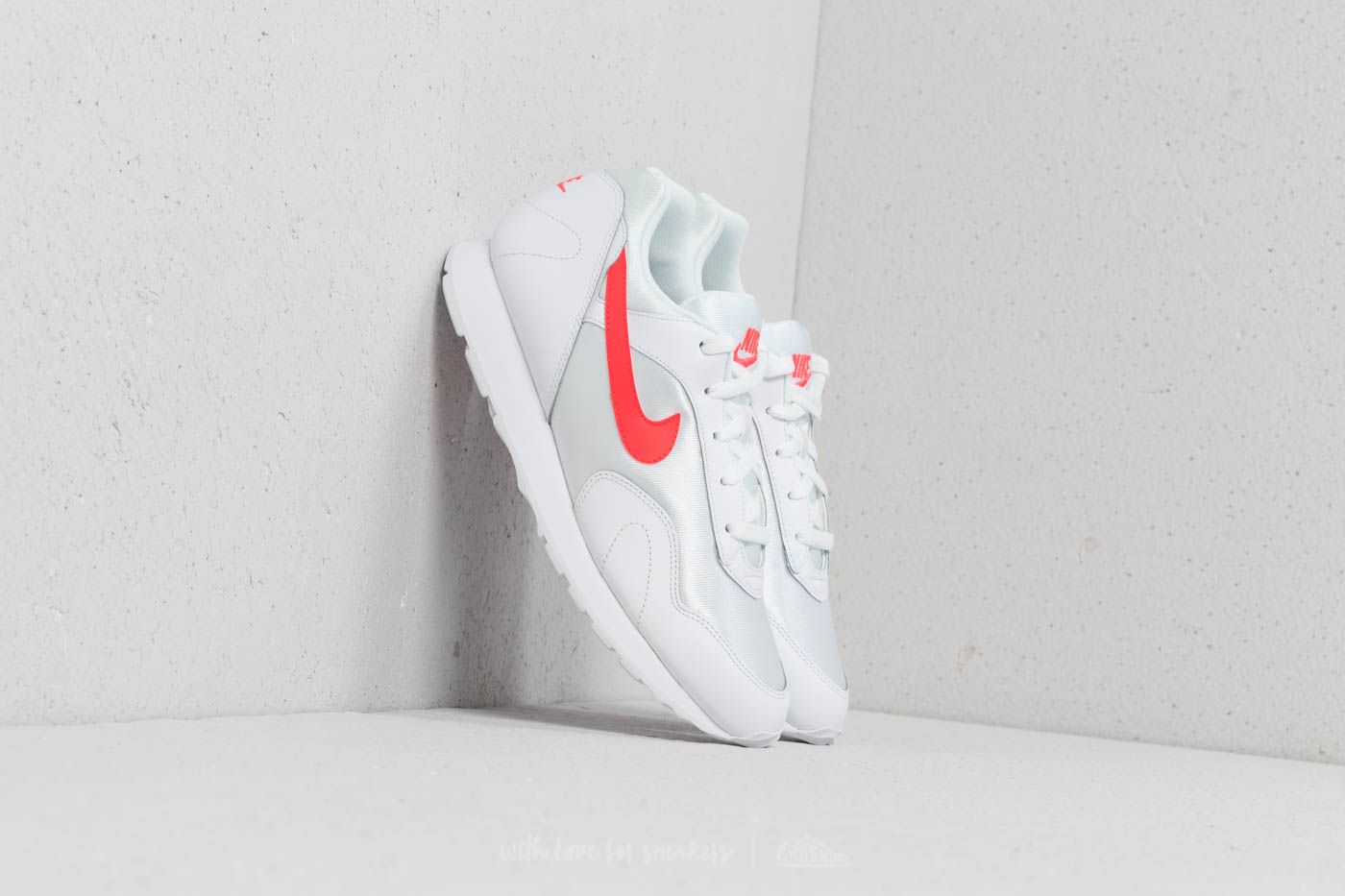 Zapatillas mujer Nike Outburst W White/ Solar Red-White