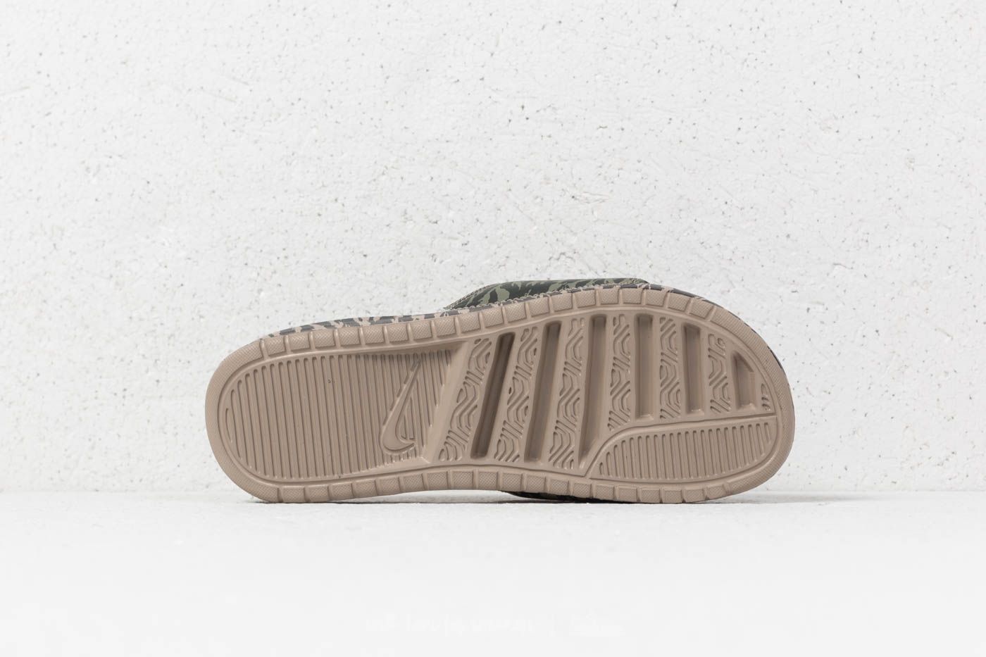 Moški čevlji Nike Benassi Ultra Black/ White-Khaki-Velvet Brown