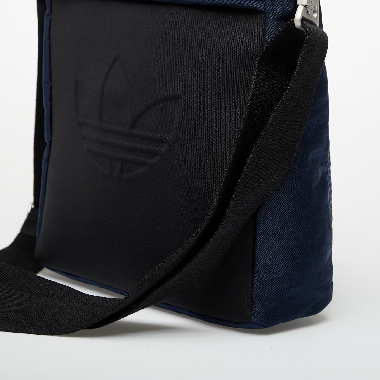 Sacs et sacs à dos adidas La Brea Bucket Bag Night Indigo/ Off White/ Off White