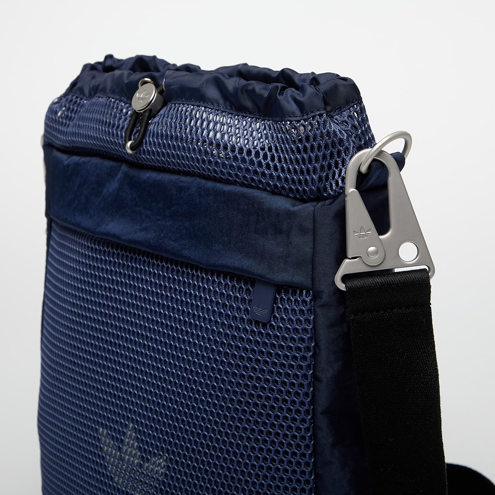 Sacs et sacs à dos adidas La Brea Bucket Bag Night Indigo/ Off White/ Off White