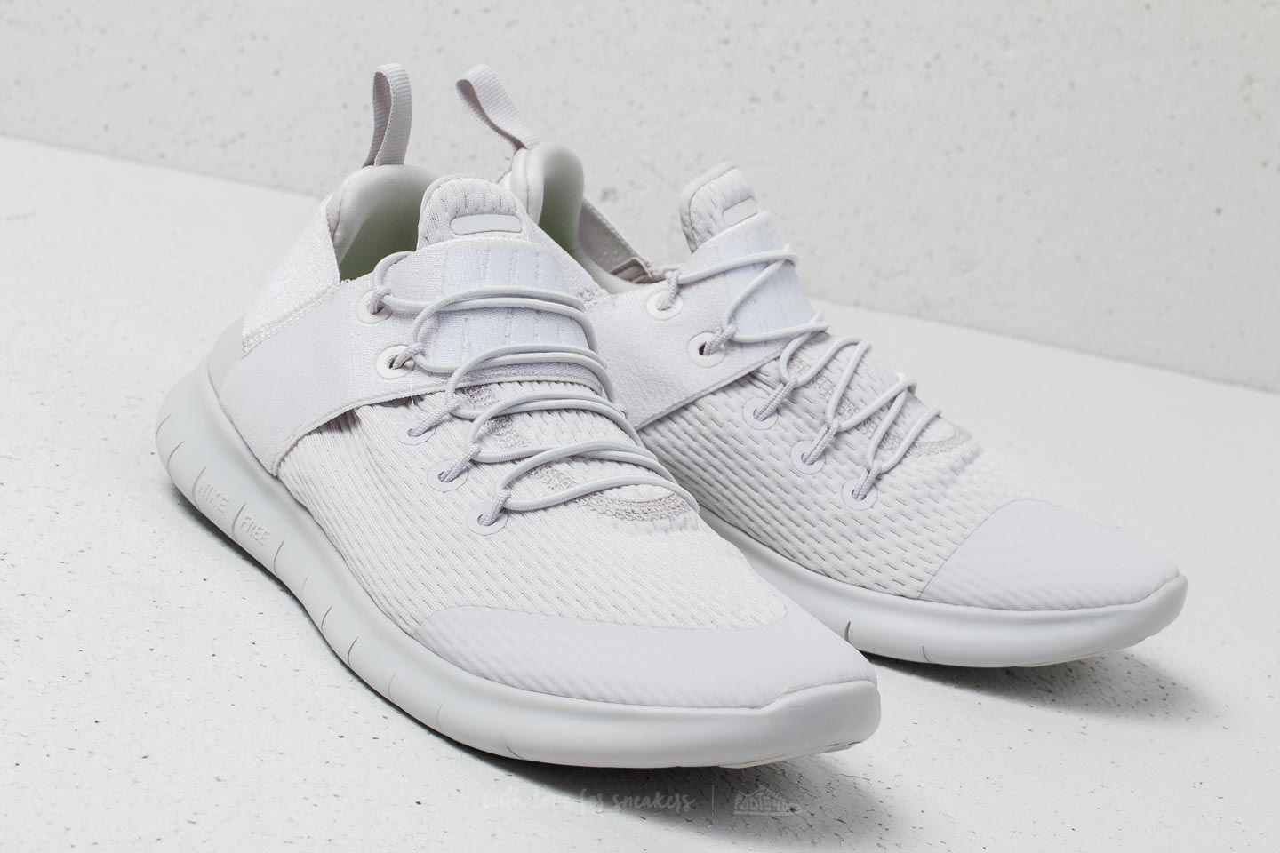 Nike free rn sales commuter 2017 on foot