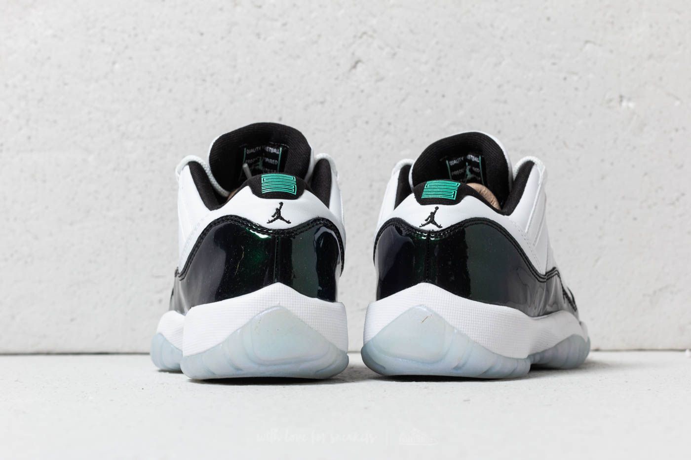 Emerald shop rise 11s