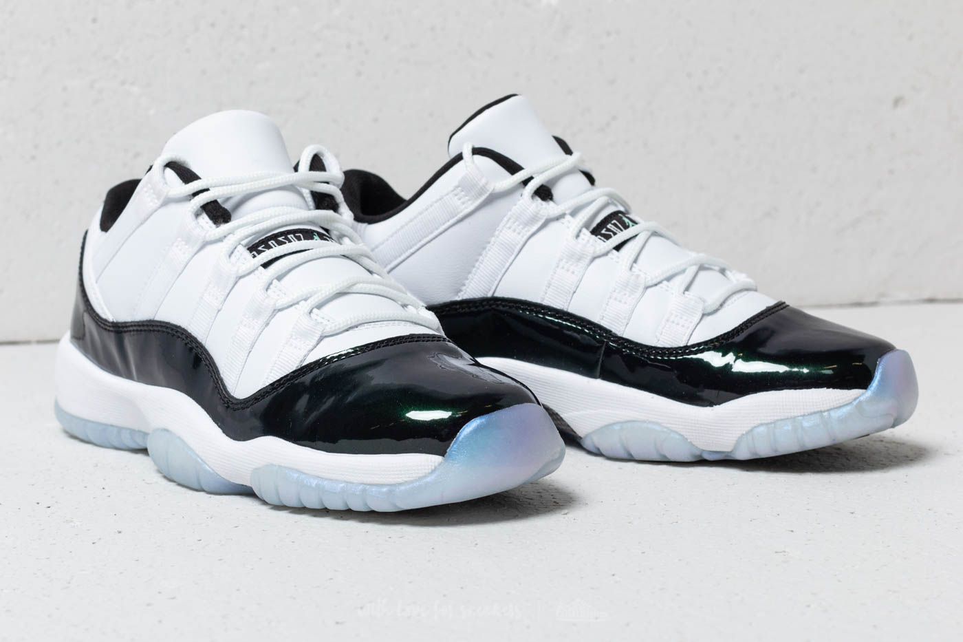 Air jordan retro 11 low emerald online