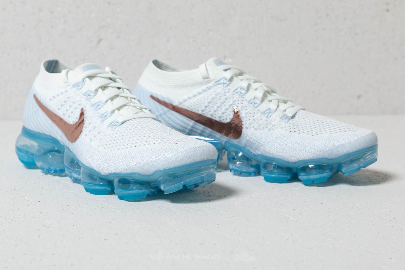 Vapormax flyknit shop white and red