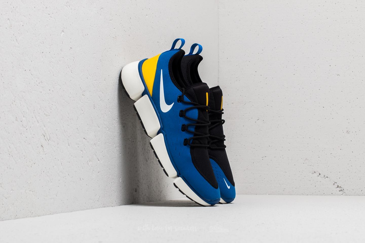 Nike pocket fly dm hot sale