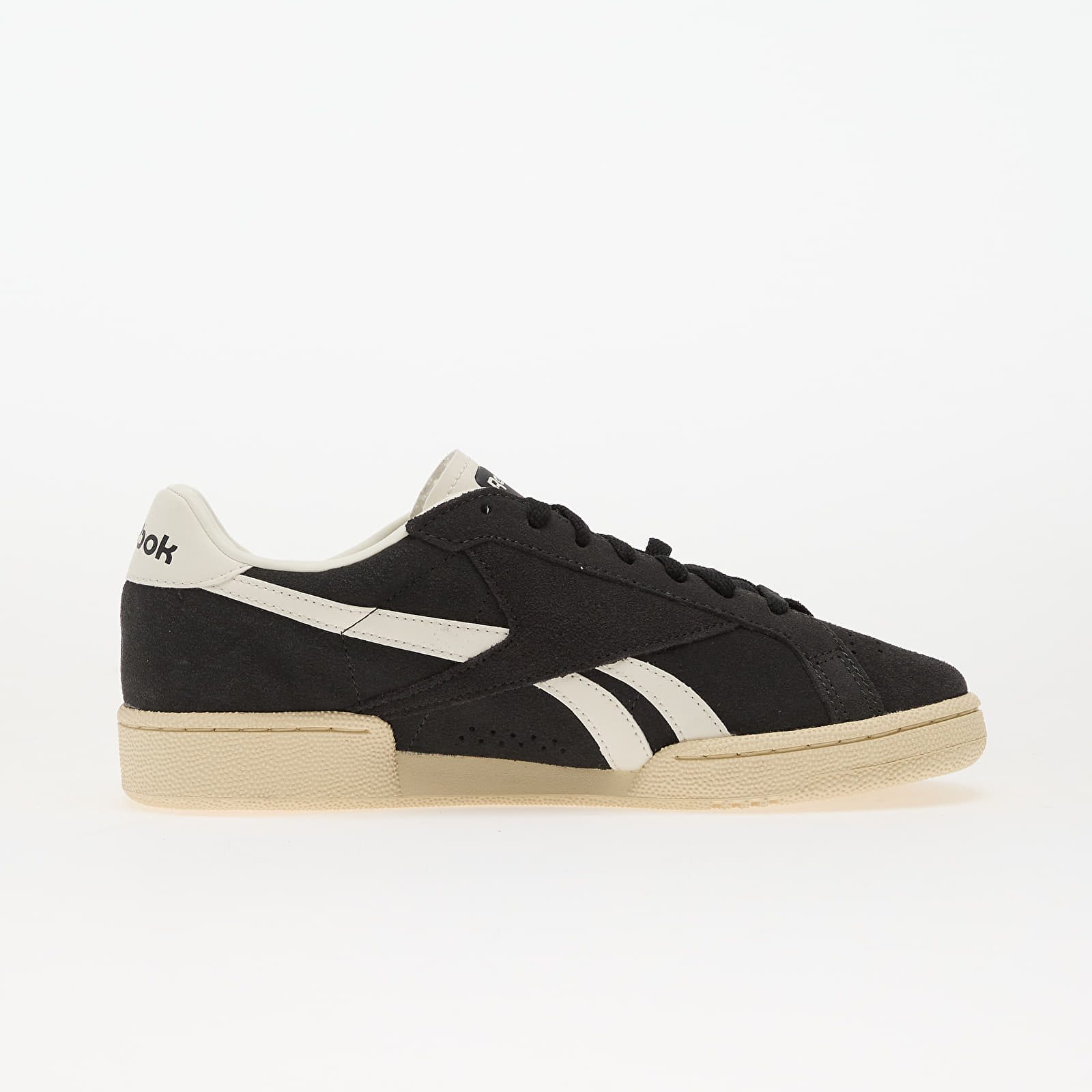 Pánské tenisky a boty Reebok x Grounds Uk Club C Washedblack/ Paperwhite/ Chalk